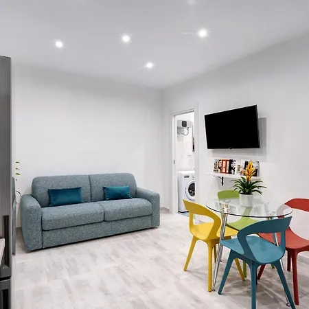 Ampolla House Neapol